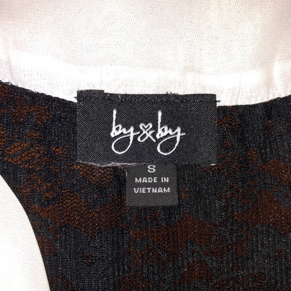 White blouse - Picture 3 of 3